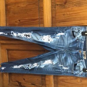 never worn. Ripped jeans !